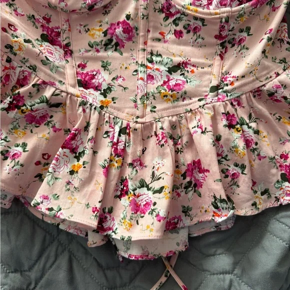 Like NEW ASTR the label floral corset top - Picture 5 of 8